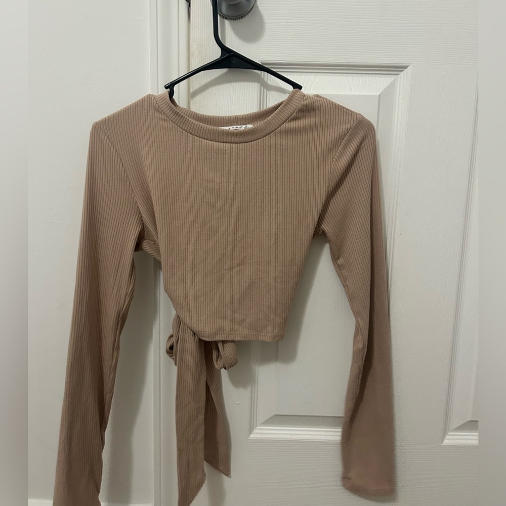 Chic Long Sleeve Tie-Front Crop Top